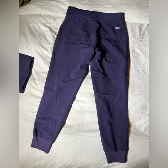 Figs: Purple Shadow Scrub Set - Picture 5 of 6